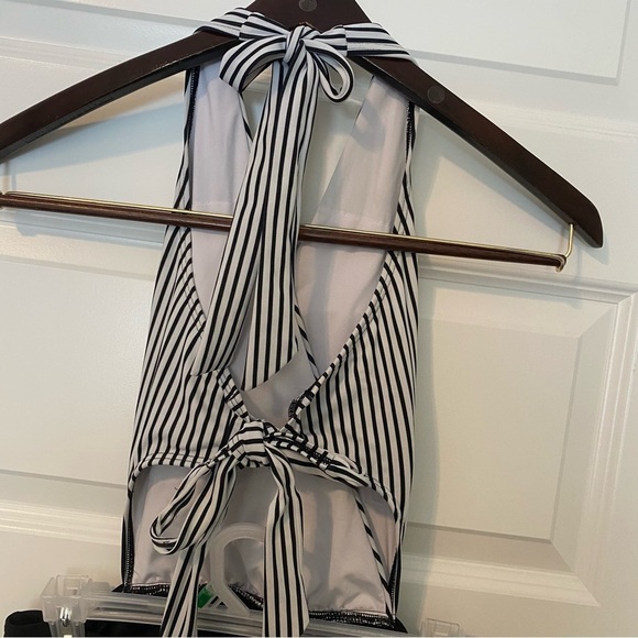 * COCOSHIP One Piece Swimsuit Striped Wrap Top Size 10 Black White - Picture 5 of 11